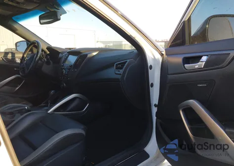 2016 Hyundai Veloster Turbo z USA, uszkodzony, nr VIN KMHTC6AE4GU289867